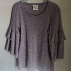 Women’s 3/4 ruffle sleeve top